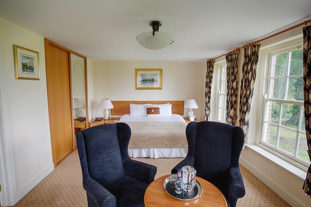 Donnington Grove Guest House Newbury  Ngoại thất bức ảnh
